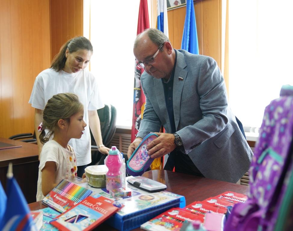 «Единая Россия» объявила старт ежегодной акции «Собери ребёнка в школу» - фото 2