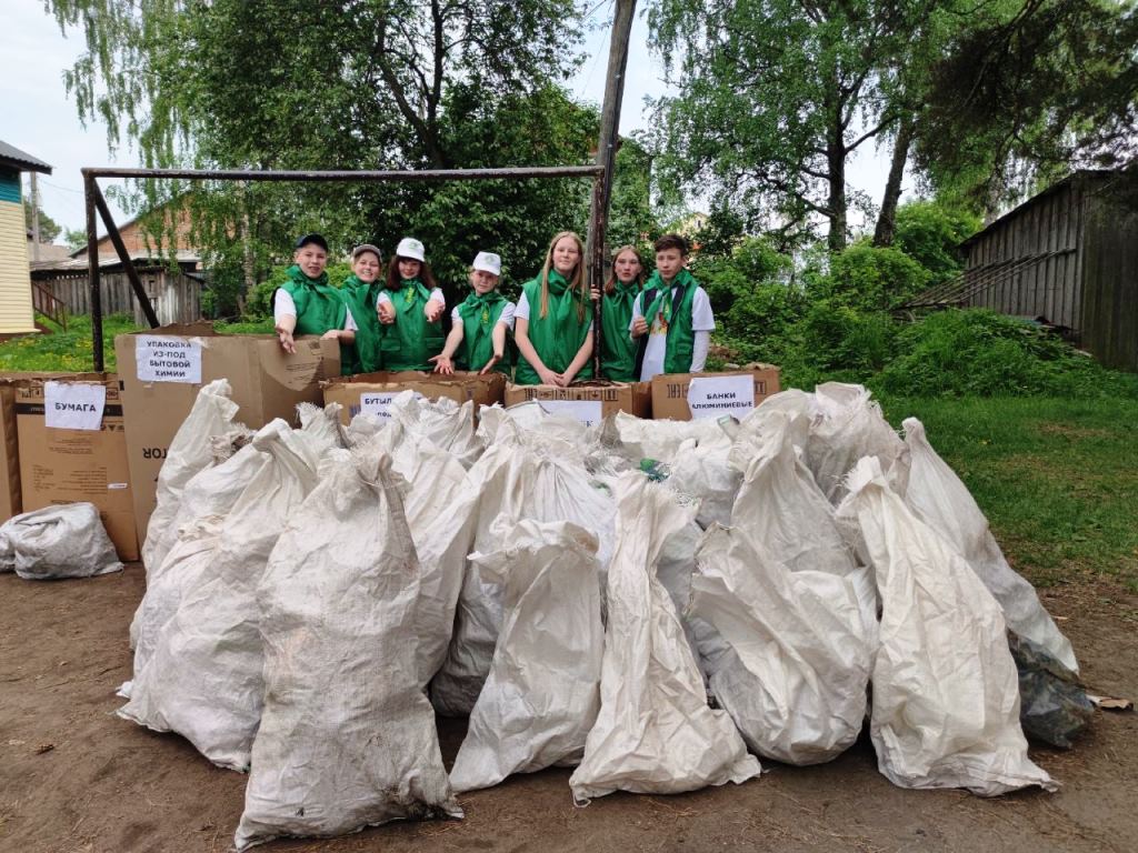 10Волонтеры Свезы собрали 15 тонны мусора в  рамках акции Марафон рек 4
