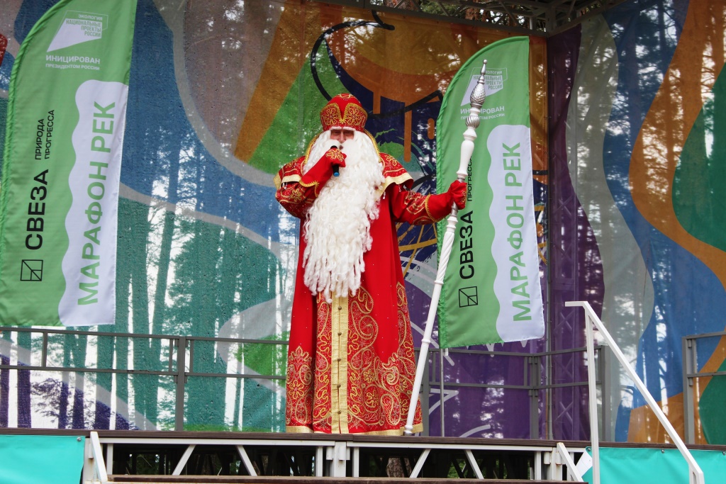 Российский Дед Мороз присоединился к «Марафону рек» в Великом Устюге    - фото 1