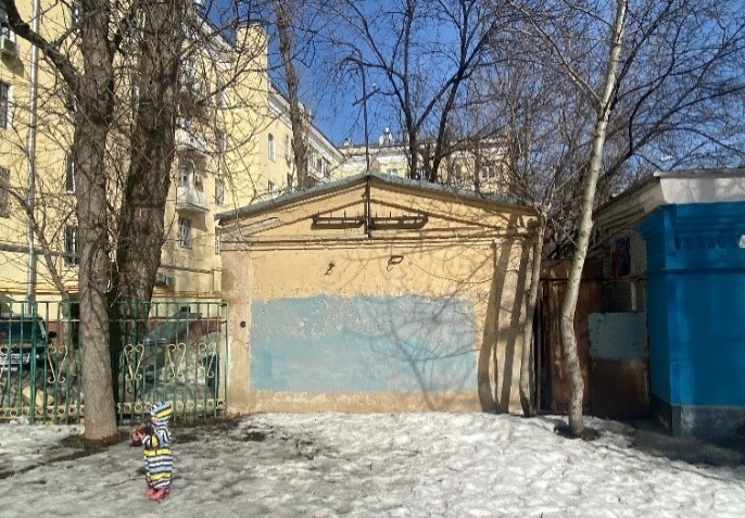 В Гагаринском районе рядом с детской площадкой ликвидирован заброшенный самострой - фото 3