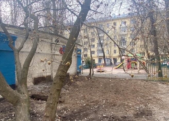 В Гагаринском районе рядом с детской площадкой ликвидирован заброшенный самострой - фото 4