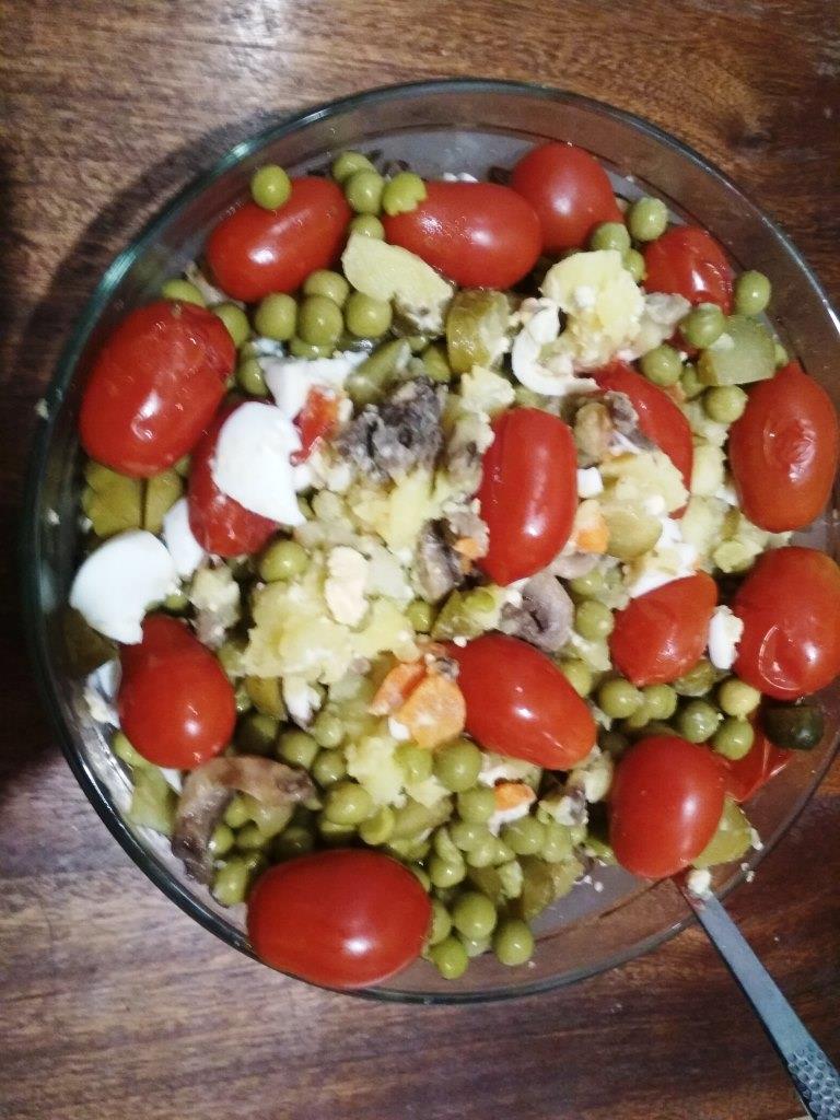 Эко-кулинария: салат из овощей и соленых помидорок «Шедевр»  - фото 1