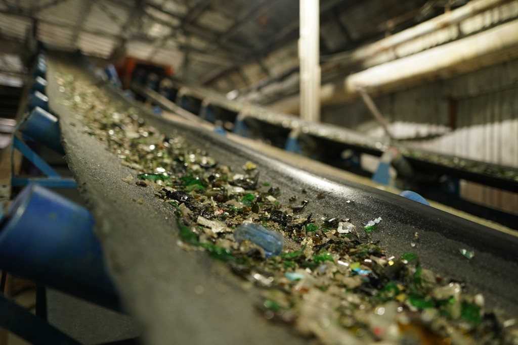 На «Сибстекле» увеличили мощности по обработке отходов стекла - фото 1