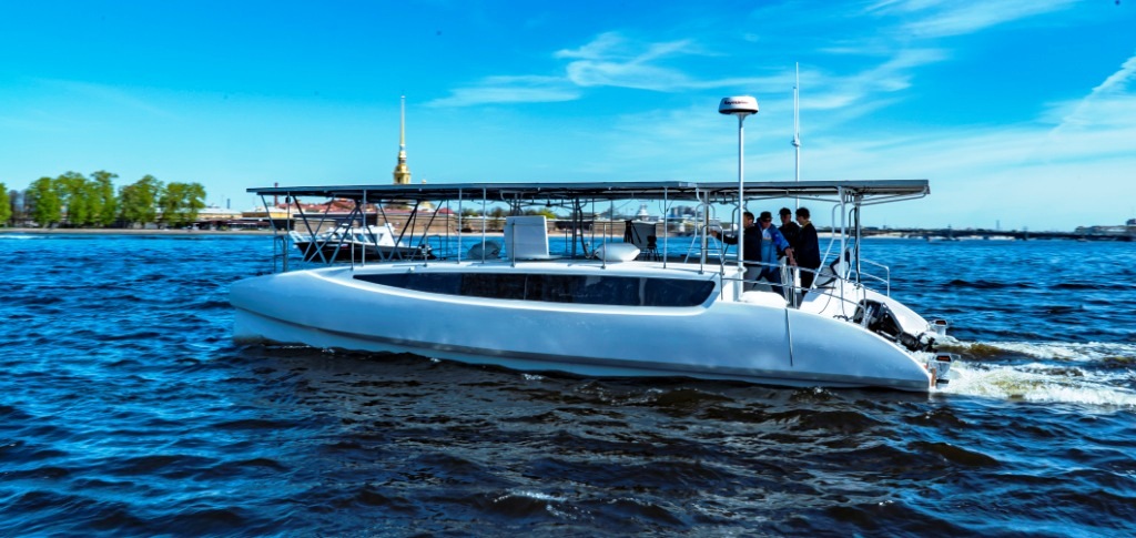В Санкт-Петербурге состоялась презентация первого российского экокатамарана - фото 1