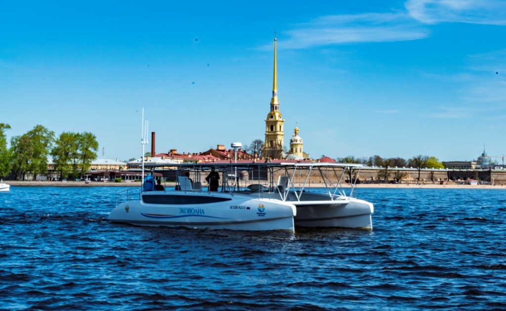 В Санкт-Петербурге состоялась презентация первого российского экокатамарана - фото 2