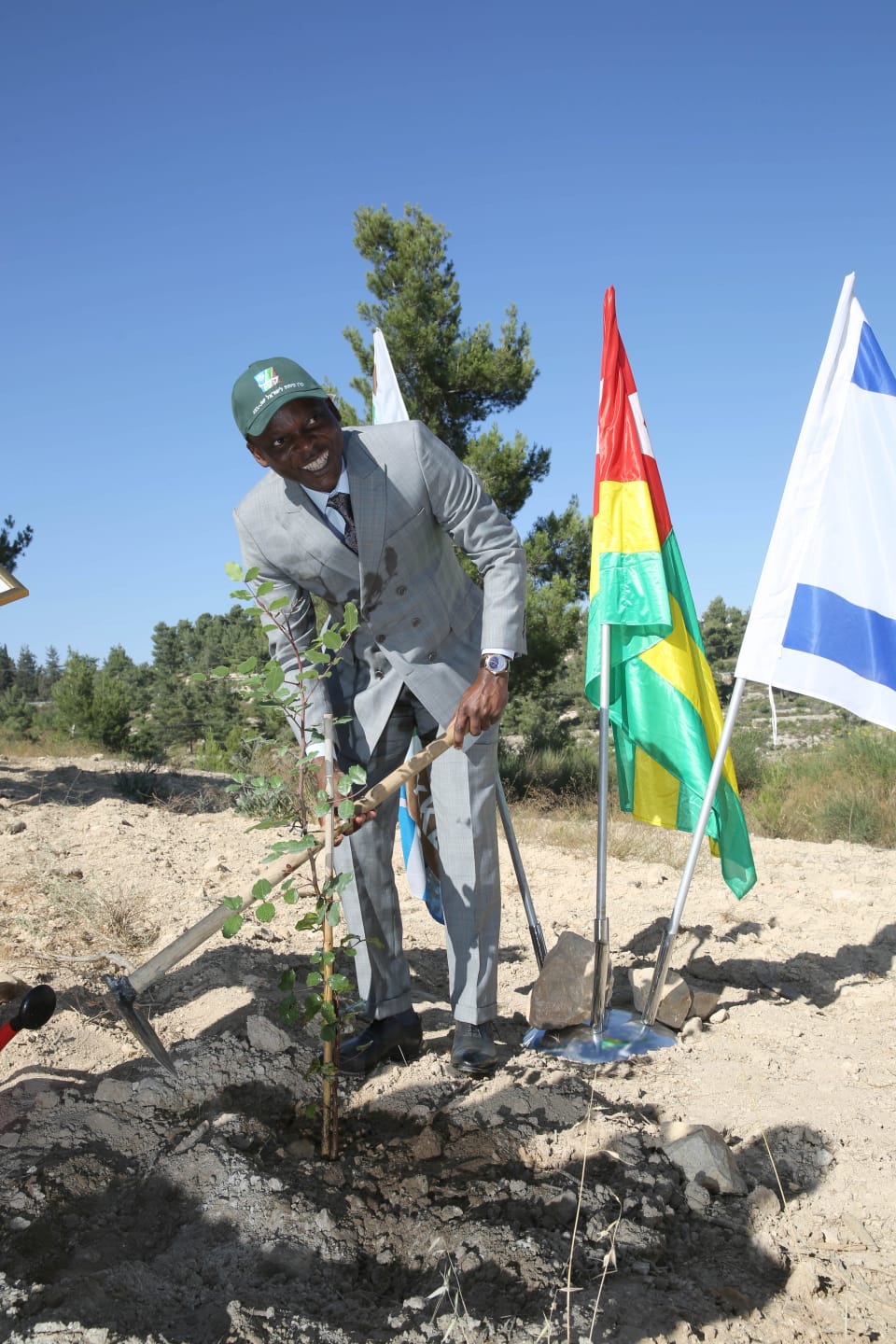 Министр иностранных дел Того посадил дерево в Израиле - фото 2