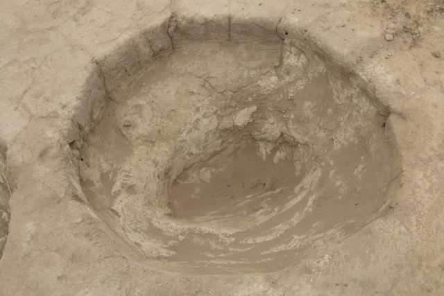 Аркадий Зарубин: Археологи на берегу реки Селенги занимаются флотацией - разделением мелких твердых частиц - фото 4