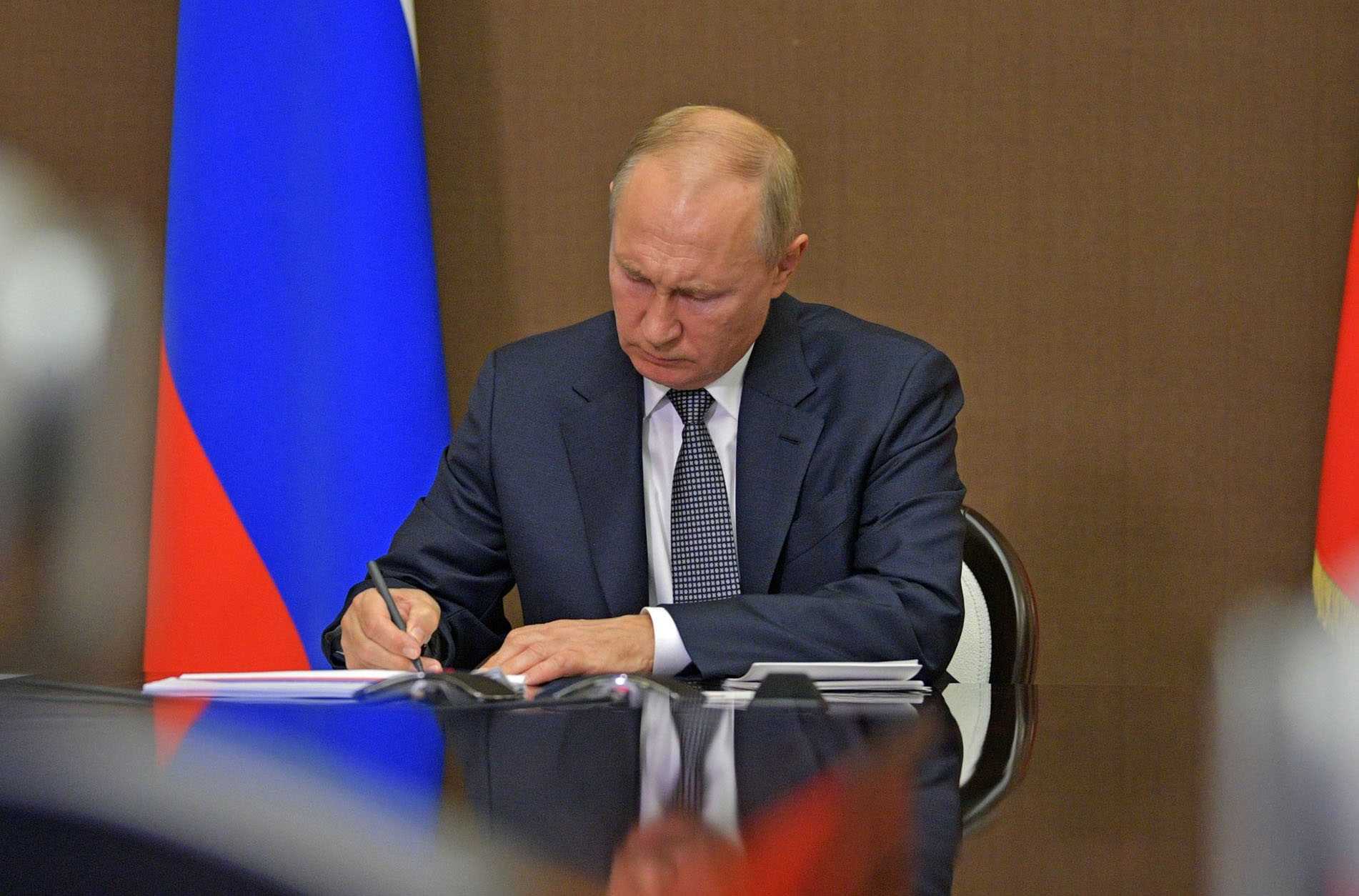 Владимир Путин одобрил закрепление понятия «несырьевой неэнергетический экспорт» на законодательном уровне - фото 1