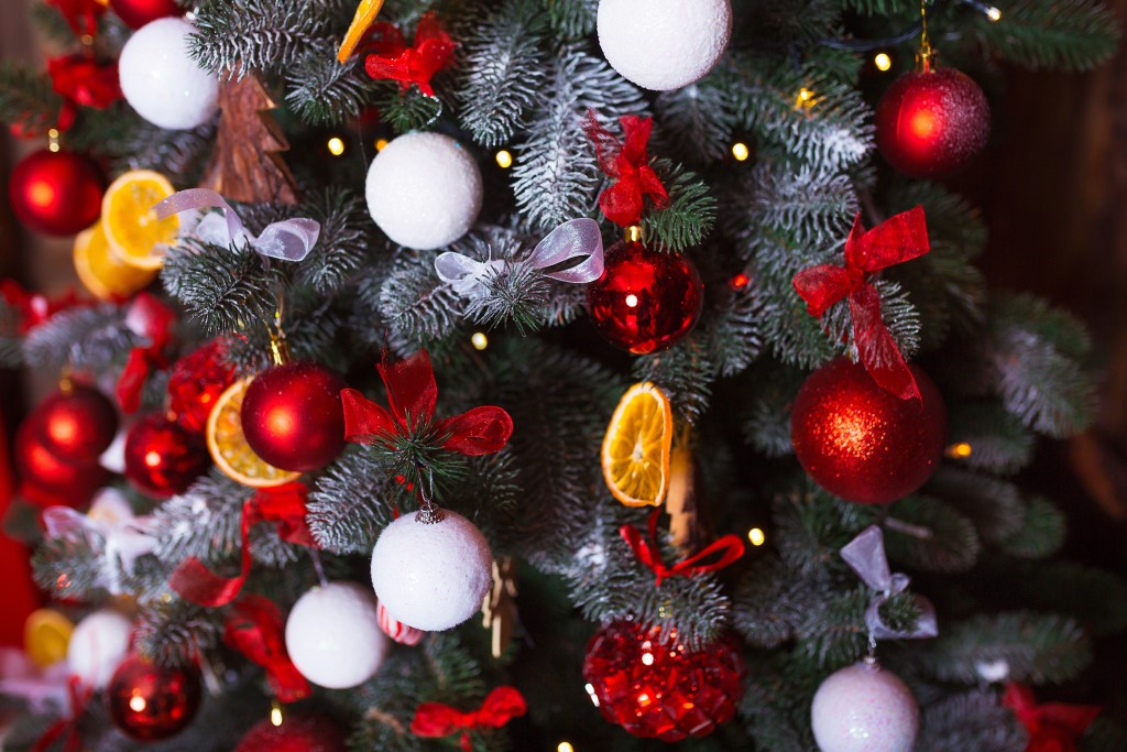 869584-Christmas-Balls-Christmas-tree-Bowknot