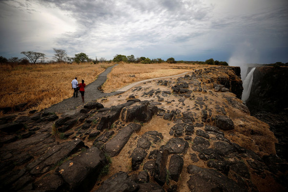 Африканский водопад Виктория катастрофически обмелел - фото 1