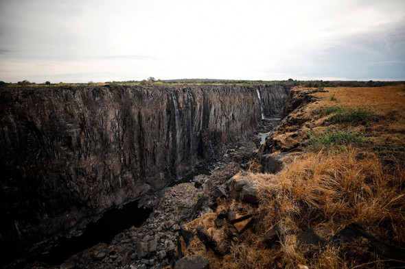 Африканский водопад Виктория катастрофически обмелел - фото 3