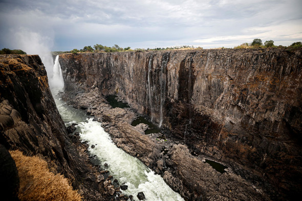 Африканский водопад Виктория катастрофически обмелел - фото 4