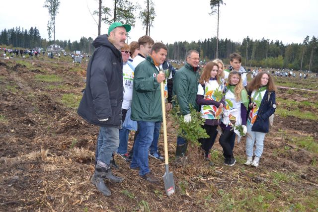 Губернатор Московской области Андрей Воробьев пригласил журнал "ЭкоГрад" на акцию «Наш лес. Посади свое дерево». Мы приехали, и вот что из этого получилось - фото 28