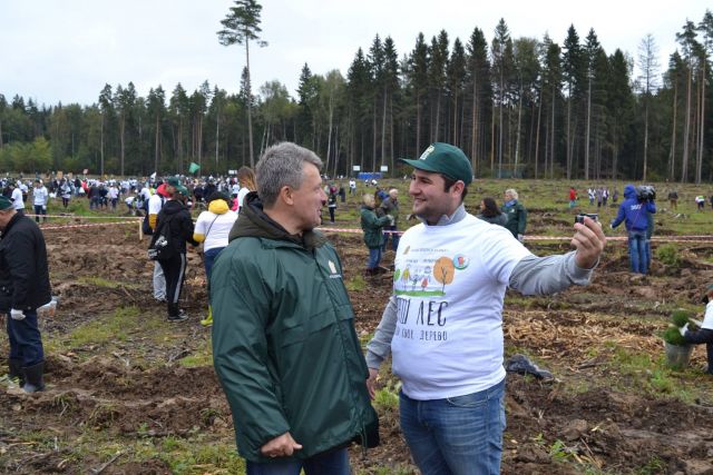 Губернатор Московской области Андрей Воробьев пригласил журнал "ЭкоГрад" на акцию «Наш лес. Посади свое дерево». Мы приехали, и вот что из этого получилось - фото 41