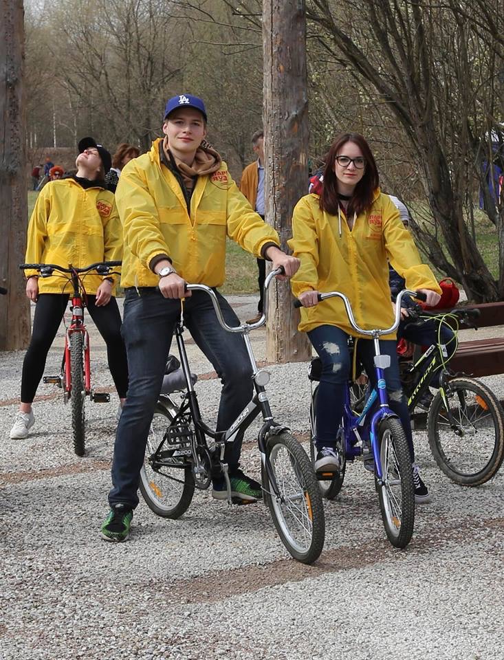 Субботник на велосипеде: москвичи провели «генеральную уборку» в Парке Яуза - фото 2