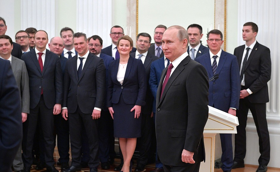 Владимир Путин встретился с выпускниками программы кадрового управленческого резерва ВШГУ РАНХиГС - фото 1