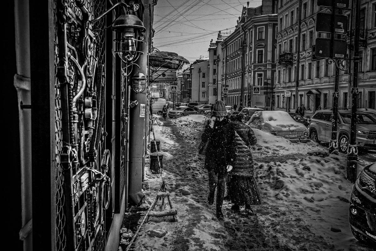 В Петербурге чиновники будут сами расчищать снег. Лопатами... - фото 4