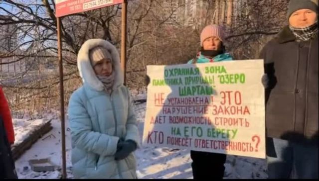 В Екатеринбурге проходит массовый пикет в защиту прав жителей на благоприятную окружающую среду - фото 1