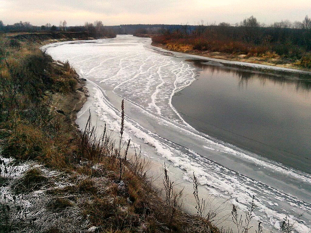 Замерзающая река - фото 1