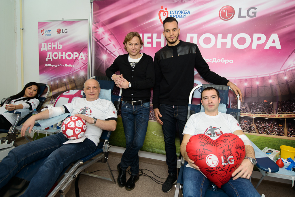 Футбольный День донора на заводе LG Electronics при поддержке  Валерия Карпина и Гильерме Маринато - фото 5