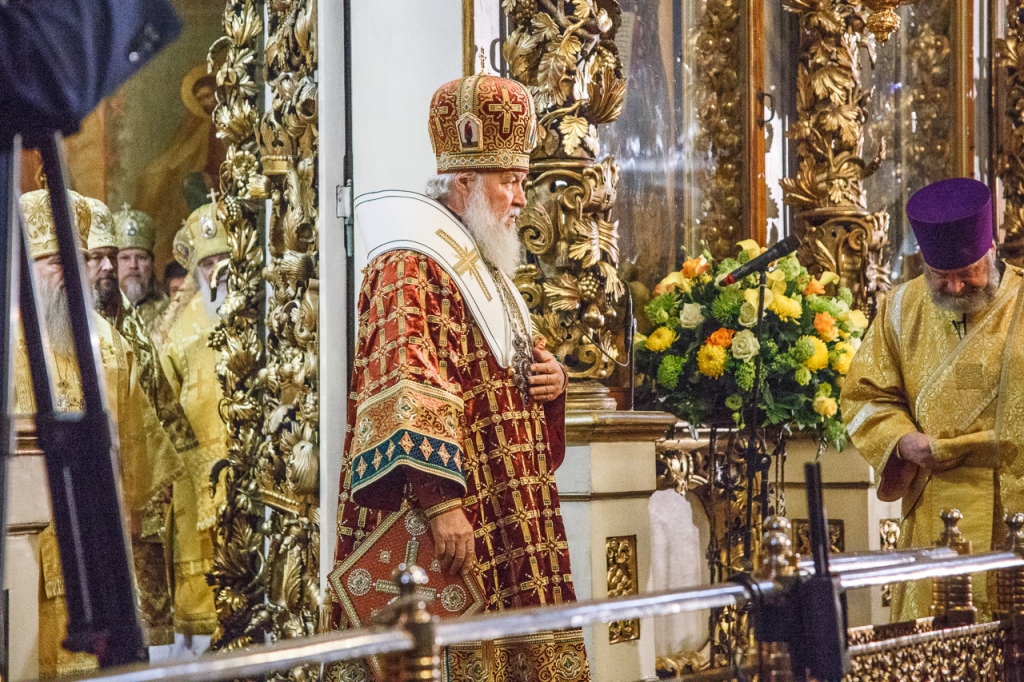 Патриарх Кирилл принял участие в посадке деревьев главной липовой аллеи Донского монастыря - фото 7