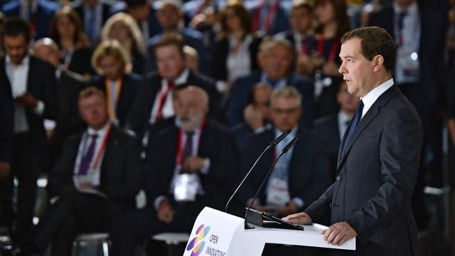«Цифровые технологии экономят нам время – самое ценное в жизни»: Дмитрий Медведев выступил на пленарном заседании форума «Открытые инновации» - фото 1