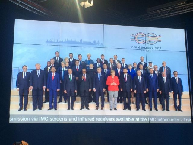 На «семейном фото» саммита G20 рядом с Владимиром Путиным Си Цзиньпин и Эрдоган - фото 1