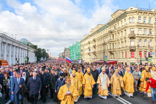 Праздничный Крестный ход в честь перенесения мощей Александра Невского - фото 3