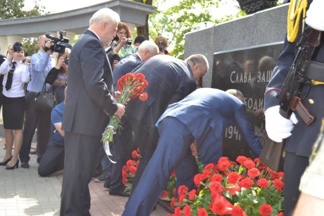 Церемония возложения цветов к мемориалу «Танк Т – 34». Симфорополь - фото 56