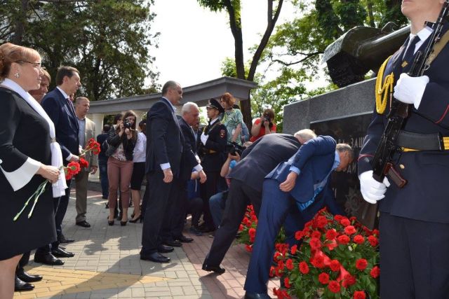 Церемония возложения цветов к мемориалу «Танк Т – 34». Симфорополь - фото 61
