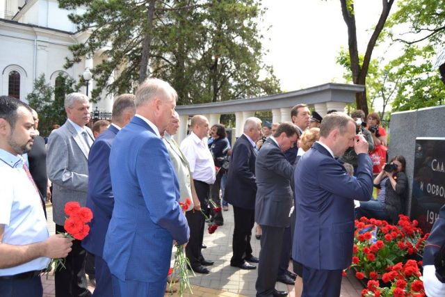 Церемония возложения цветов к мемориалу «Танк Т – 34». Симфорополь - фото 72
