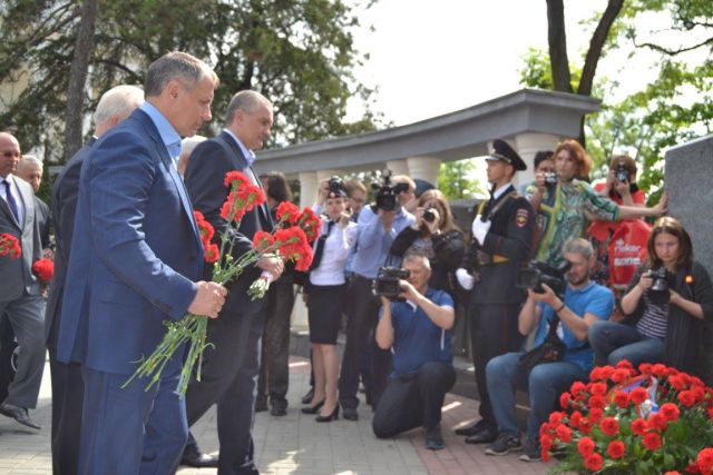 Церемония возложения цветов к мемориалу «Танк Т – 34». Симфорополь - фото 73