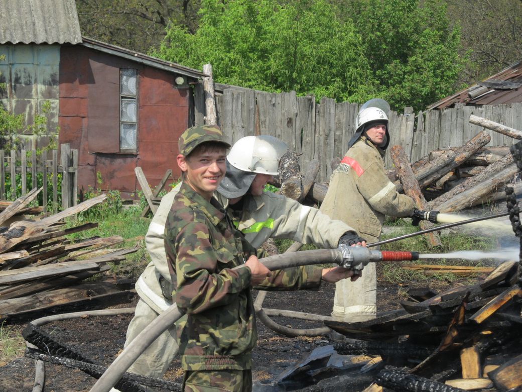 Бобровские лесные пожарные пришли на помощь жителям Воронежской области - фото 1