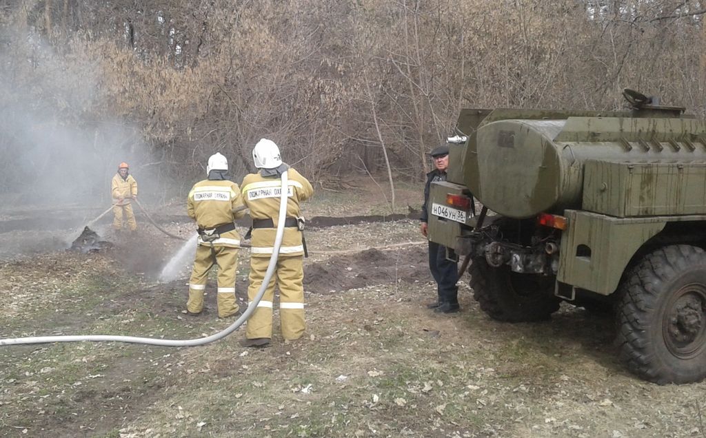 Тяжело в ученье – легко в бою. Бобровские лесные пожарные потушили условный лесной пожар - фото 1