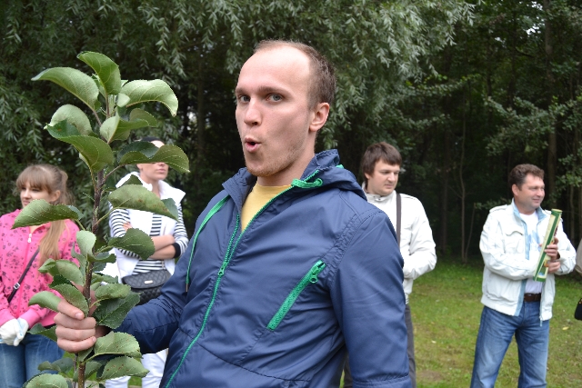 Главный эколог столицы посадил свое тысячное дерево в Москве  - фото 73