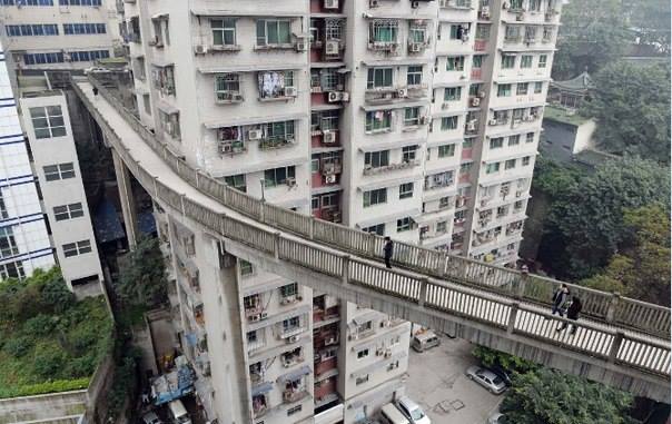 Тротуары Китая переезжают на 13 этаж  - фото 8