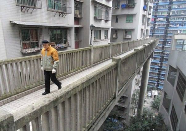 Тротуары Китая переезжают на 13 этаж  - фото 2