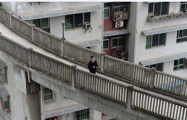 Тротуары Китая переезжают на 13 этаж  - фото 5