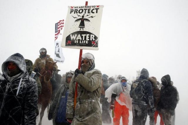 Индейцам Дакоты в борьбе против нефтепровода помог Трамп - фото 9