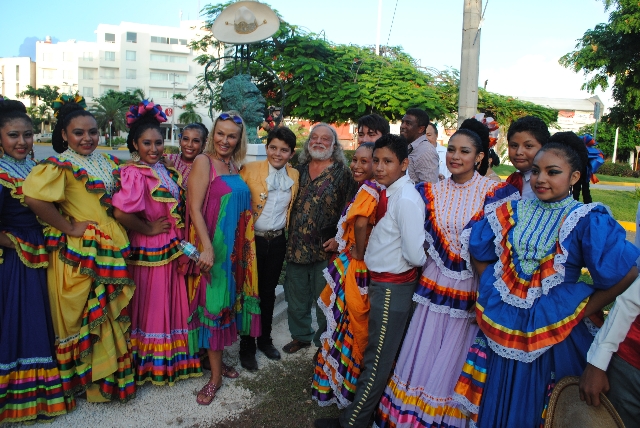 Открытие памятника мексиканской песне. Канкун, Мексика  - фото 1