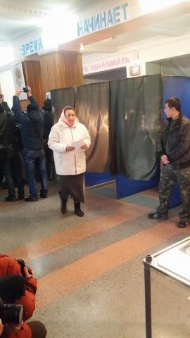 Первые 11 фотографий о выборах в Донецке  - фото 11