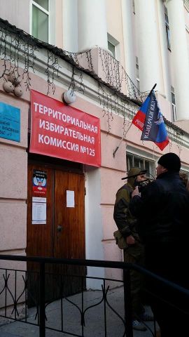 Первые 11 фотографий о выборах в Донецке  - фото 2