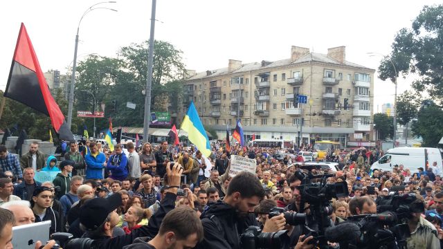 Киевляне потребовали от правительства военного положения  - фото 35