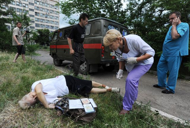 Славянск. На прямой линии о детях. Дядьки по нам стреляют, им нужно дать по попе - фото 1