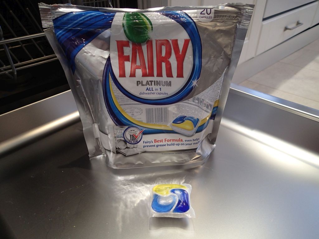  Fairy представляет новые капсулы для посудомоечных машин без фосфатов, которые снизят их потребление в мире более чем на 14 000 тонн в год - фото 1