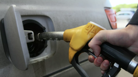 РБК: в России нефтяники начали продавать бензин в убыток - фото 1