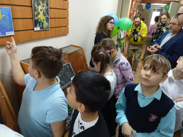 Сельская библиотека в Горшково. Открытие выставки детского экологического рисунка  - фото 4