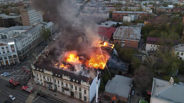 Пожар в бывшем здании ТЮЗа в Иркутске - фото 2