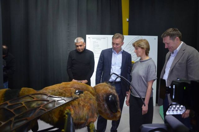 «ЭкоГрад»: на ВДНХ Антон Кульбачевский открыл умный музей пчеловодства - фото 6