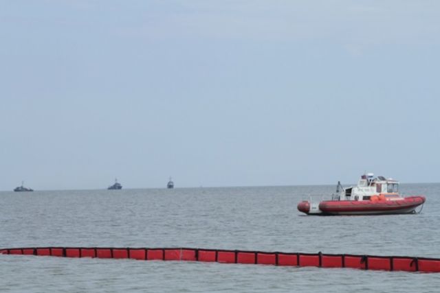 На международных учениях в Балтийском море отработали ликвидацию нефтеразливов - фото 4